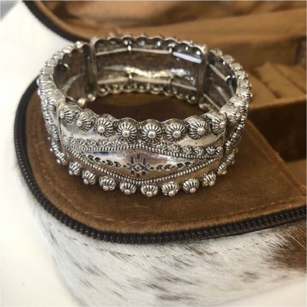 Western Silver Tone Stretch Cuff Bracelet Wide‎ Engraved Concho Detail New